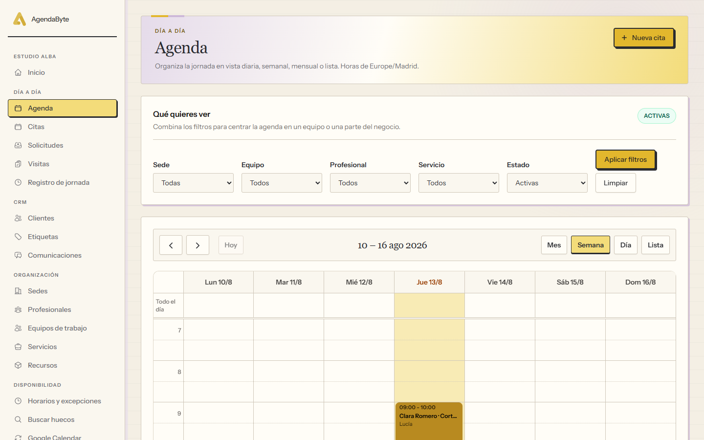 Agenda semanal real de AgendaByte con las citas de Lucía y Marta.